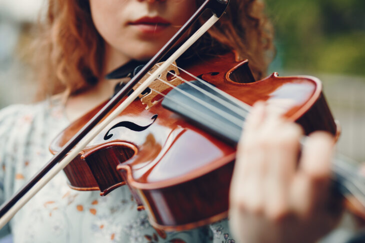 Girl playing the violin